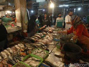 Harga Daging Sapi Meroket, Emak-emak Pilih Belanja Ikan