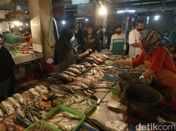 Harga Daging Sapi Meroket, Emak-emak Pilih Belanja Ikan