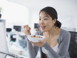 Beli Makanan via Online Ada Cicak, Bisakah Saya Gugat Merchant-nya?