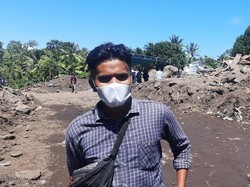 Cerita Relawan Banjir NTT, Andalkan Penciuman Cari Korban Tertimpa Bangunan