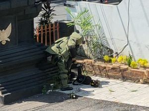 Bukan Bom, Tas Misterius di DPRD Kota Kediri Isinya Batu Bata Bukan Bom, Tas Misterius di DPRD Kota Kediri Isinya Batu Bata