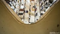 Khusyuk Tarawih di Masjid Cut Meutia
