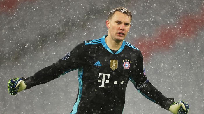 Manuel Neuer MUNICH, GERMANY - APRIL 07: Manuel Neuer of FC Bayern Munich celebrates after their side's first goal scored by Eric Maxim Choupo-Moting (Not pictured) during the UEFA Champions League Quarter Final match between FC Bayern Munich and Paris Saint-Germain at Allianz Arena on April 07, 2021 in Munich, Germany. Sporting stadiums around Germany remain under strict restrictions due to the Coronavirus Pandemic as Government social distancing laws prohibit fans inside venues resulting in games being played behind closed doors. (Photo by Alexander Hassenstein/Getty Images)