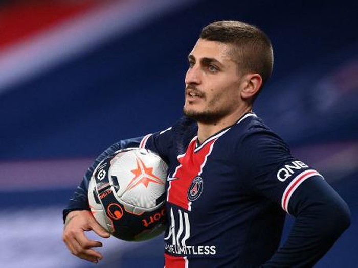 (FILES) In this file photo taken on February 21, 2021 Paris Saint-Germain's Italian midfielder Marco Verratti reacts during the French L1 football match between Paris-Saint Germain (PSG) and AS Monaco FC at The Parc des Princes Stadium in Paris. - Paris SG Italian midfielder Marco Verratti positive for Covid-19, won't play the next UEFA Champions League football match against Bayern announced the club on April 2, 2021. (Photo by FRANCK FIFE / AFP)