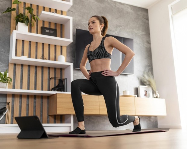 melakukan olahraga ringan (sumber : freepik)