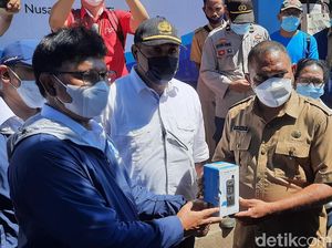 Kominfo Bantu 40 Telepon Satelit-11 Akses Internet Darurat ke NTT