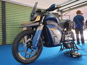 Ini Anubis Cruisercross, Motor Listrik Lokal Bergaya Adventure  Seharga Rp 300 Juta