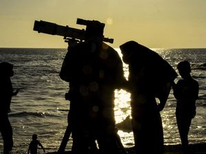 Netizen Ramai Bertanya: Lebaran Rabu atau Kamis?