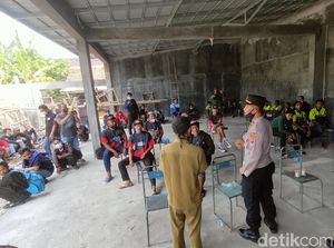 Ratusan Tukang Kredit Asal Majalengka Pulang Kampung Lebih Awal