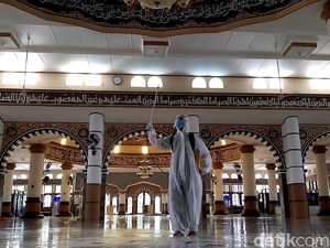 Sambut Ramadhan, Masjid Agung Purwokerto Disemprot Disinfektan Sambut Ramadhan, Masjid Agung Purwokerto Disemprot Disinfektan