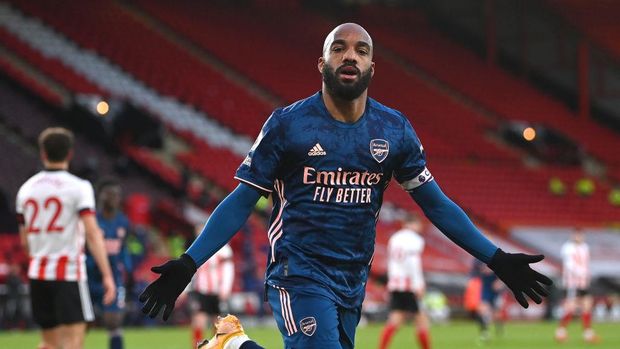 SHEFFIELD, ENGLAND - APRIL 11: Alexandre Lacazette of Arsenal celebrates after scoring their side's first goal during the Premier League match between Sheffield United and Arsenal at Bramall Lane on April 11, 2021 in Sheffield, England. Sporting stadiums around the UK remain under strict restrictions due to the Coronavirus Pandemic as Government social distancing laws prohibit fans inside venues resulting in games being played behind closed doors. (Photo by Laurence Griffiths/Getty Images)