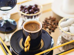 Boleh Nggak Sih Minum Kopi Saat Sahur? Ini Kata Dokter