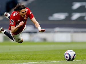 Spurs Vs MU: Edinson Cavani Nyaris Jadi Pesakitan