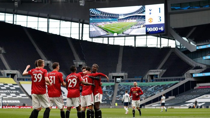 LONDON, ENGLAND - APRIL 11: Mason Greenwood of Manchester United celebrates with Scott McTominay and Harry Maguire after scoring their sides third goal during the Premier League match between Tottenham Hotspur and Manchester United at Tottenham Hotspur Stadium on April 11, 2021 in London, England. Sporting stadiums around the UK remain under strict restrictions due to the Coronavirus Pandemic as Government social distancing laws prohibit fans inside venues resulting in games being played behind closed doors. (Photo by Adrian Dennis - Pool/Getty Images)
