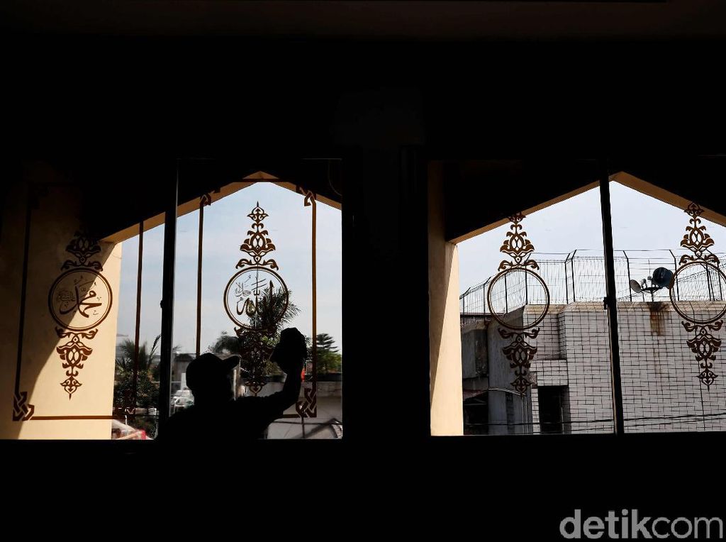 Bersih-bersih Masjid Sambut Ramadhan Bersih-bersih Masjid Sambut Ramadhan