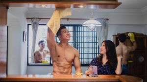 Rumah Diberesin Pria Seksi Berperut Six Pack, Mau?