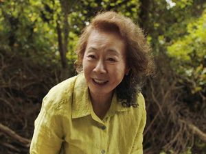 Pidato Kemenangan Youn Yuh Jung di BAFTA Awards yang Tarik Perhatian Pidato Kemenangan Youn Yuh Jung di BAFTA Awards yang Tarik Perhatian
