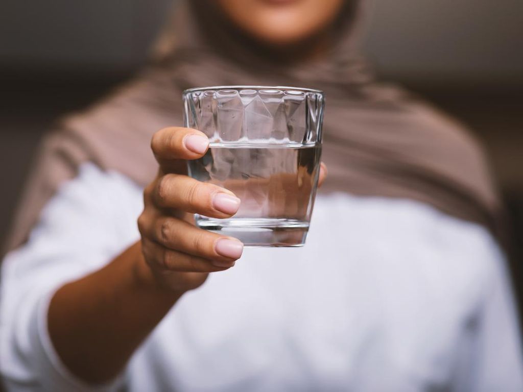 Minum Banyak Air Saat Sahur Malah Bikin Cepat Haus, Ini Sebabnya