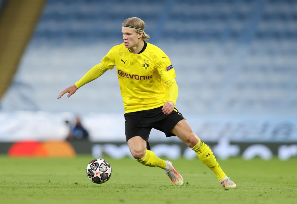 MANCHESTER, ENGLAND - APRIL 06: Erling Haaland of Borussia Dortmund runs with the ball during the UEFA Champions League Quarter Final match between Manchester City and Borussia Dortmund at Etihad Stadium on April 06, 2021 in Manchester, England. Sporting stadiums around the UK remain under strict restrictions due to the Coronavirus Pandemic as Government social distancing laws prohibit fans inside venues resulting in games being played behind closed doors. (Photo by Clive Brunskill/Getty Images)