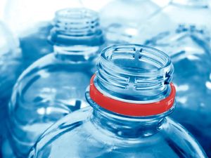 Air Mineral Kemasan Plastik Dilarang di Bali, Siapa yang Paling Terdampak? Air Mineral Kemasan Plastik Dilarang di Bali, Siapa yang Paling Terdampak?