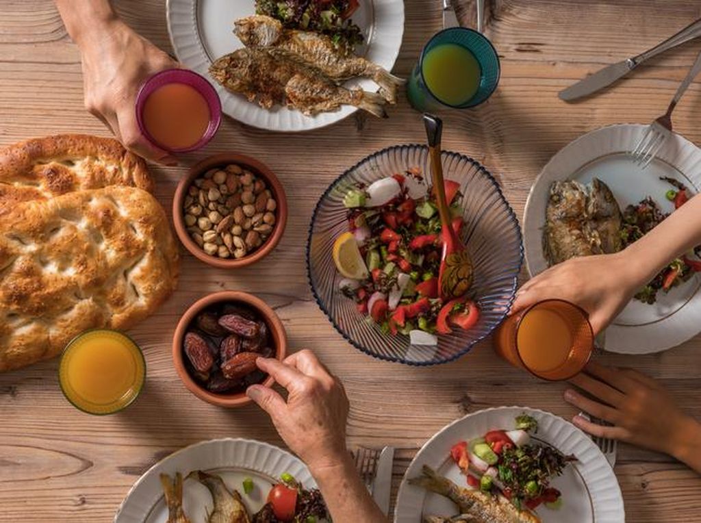 5 Alasan Pentingnya Sahur dalam Islam, Tak Sekadar Mengisi Perut! 5 Alasan Pentingnya Sahur dalam Islam, Tak Sekadar Mengisi Perut!