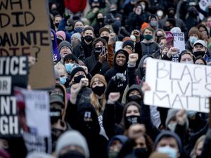 Jam Malam Diterapkan di Minneapolis Usai Polisi Tembak Mati Pria Kulit Hitam