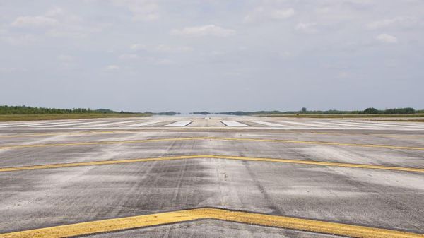 Foto Bandara Terbesar di Dunia yang Tak Pernah Ada