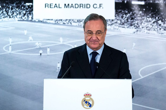 Florentino Perez MADRID, SPAIN - JANUARY 04: Real Madrid CF president Florentino Perez gives a speech as he comunicates the dismissal of Rafael benitez and announces Zinedine Zidane as new Real Madrid head coach at Santiago Bernabeu Stadium on January 4, 2016 in Madrid, Spain. (Photo by Gonzalo Arroyo Moreno/Getty Images)