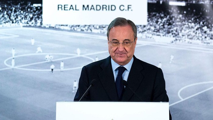 MADRID, SPAIN - JANUARY 04:  Real Madrid CF president Florentino Perez gives a speech as he comunicates the dismissal of Rafael benitez and announces Zinedine Zidane as new Real Madrid head coach at Santiago Bernabeu Stadium on January 4, 2016 in Madrid, Spain.  (Photo by Gonzalo Arroyo Moreno/Getty Images)
