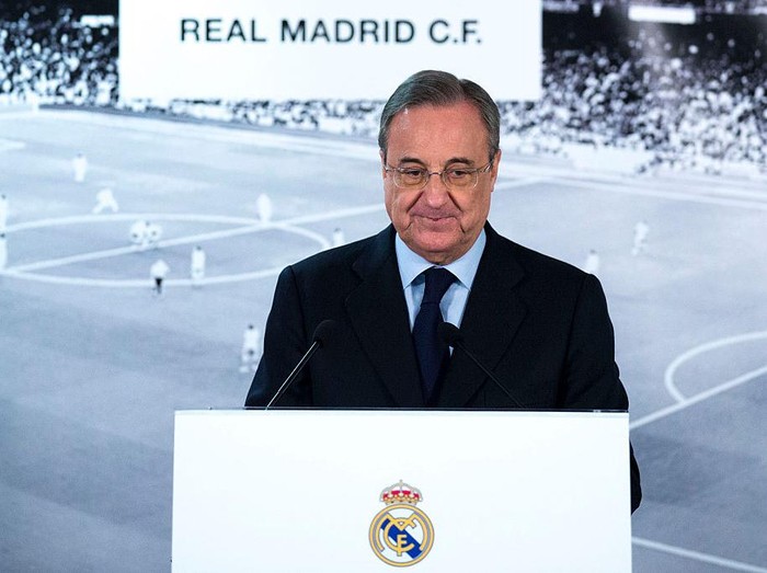 MADRID, SPAIN - JANUARY 04:  Real Madrid CF president Florentino Perez gives a speech as he comunicates the dismissal of Rafael benitez and announces Zinedine Zidane as new Real Madrid head coach at Santiago Bernabeu Stadium on January 4, 2016 in Madrid, Spain.  (Photo by Gonzalo Arroyo Moreno/Getty Images)