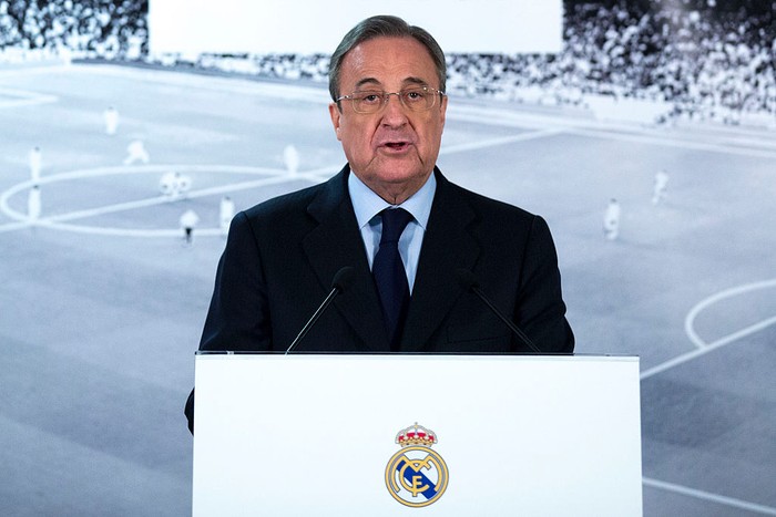 MADRID, SPAIN - JANUARY 04:  Real Madrid CF president Florentino Perez gives a speech as he comunicates the dismissal of Rafael benitez and announces Zinedine Zidane as new Real Madrid head coach at Santiago Bernabeu Stadium on January 4, 2016 in Madrid, Spain.  (Photo by Gonzalo Arroyo Moreno/Getty Images)