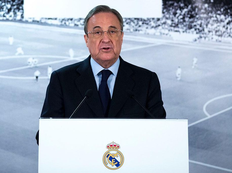 MADRID, SPAIN - JANUARY 04:  Real Madrid CF president Florentino Perez gives a speech as he comunicates the dismissal of Rafael benitez and announces Zinedine Zidane as new Real Madrid head coach at Santiago Bernabeu Stadium on January 4, 2016 in Madrid, Spain.  (Photo by Gonzalo Arroyo Moreno/Getty Images)