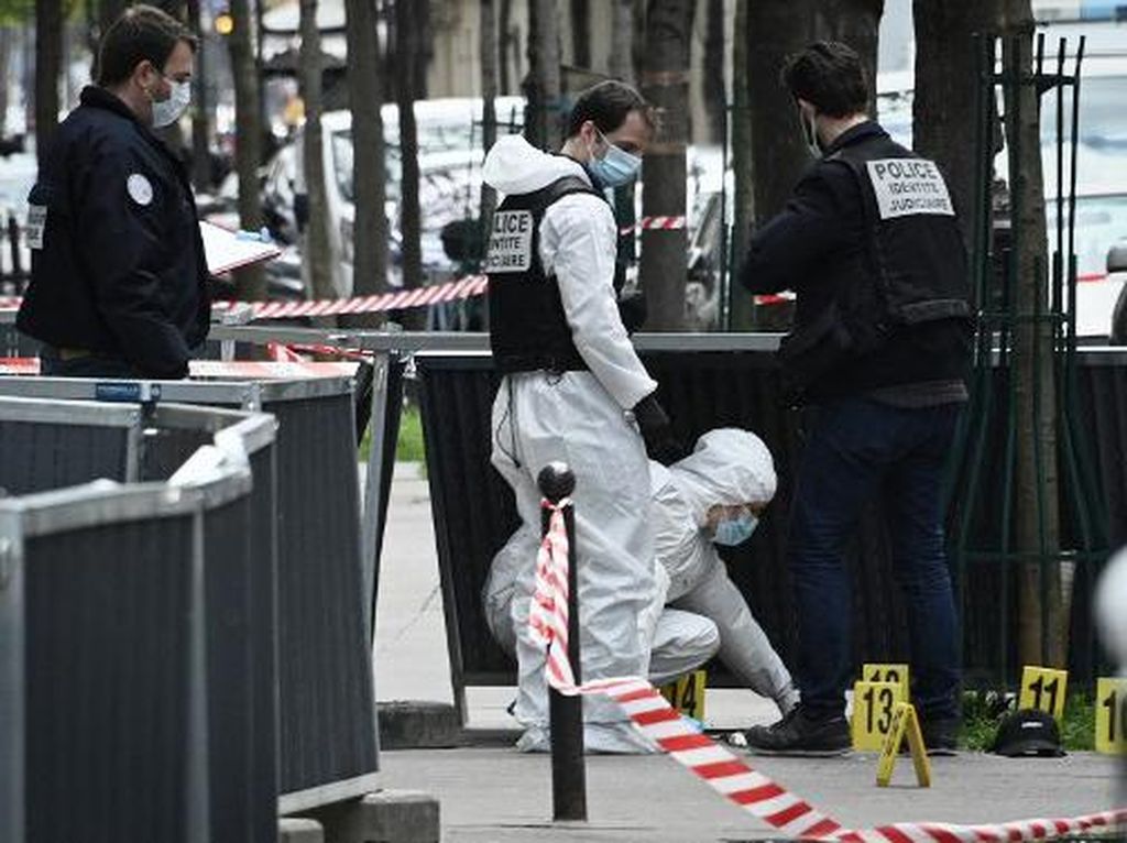 Pelaku Penembakan Brutal di Depan RS Paris Tengah Diburu Polisi Pelaku Penembakan Brutal di Depan RS Paris Tengah Diburu Polisi