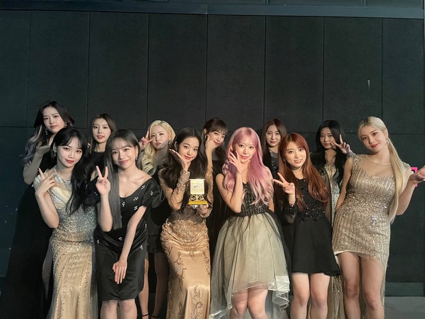 iZ*ONE Mendapatkan Penghargaan di Acara MAMA/Twitter.com/official_izone IZ*ONE kembali mendapatkan pengahargaan di ajang bergengsi yakin MAMA.