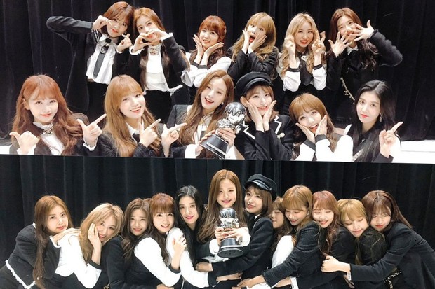 IZ*ONE Meraih Kemenangan Pertama dengan Lagu Debutnya/Twitter.com/Soompi Potret para member IZ*ONE Memegang trophy kemenangan atas lagu mereka di acara musik.