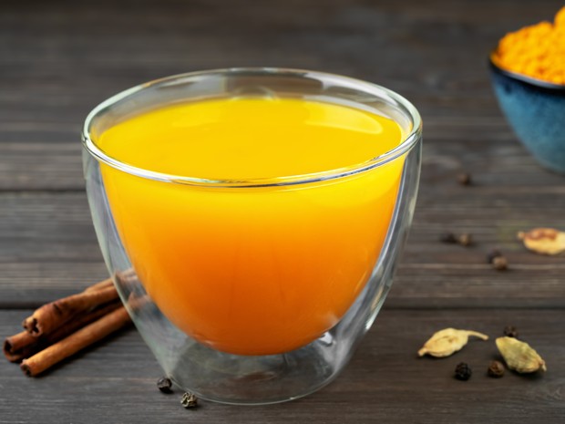 Mengonsumsi jamu kunyit mampu mengurangi kram pada perut yang menyiksa ketika datang bulan.