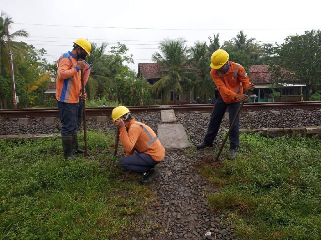 Kurangi Kecelakaan, KAI Masifkan Penutupan Perlintasan Sebidang Liar Kurangi Kecelakaan, KAI Masifkan Penutupan Perlintasan Sebidang Liar
