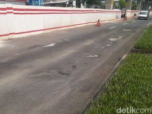 Tolong! Jl HR Rasuna Said Dekat Halte Setiabudi Utara Jaksel Rusak Tolong! Jl HR Rasuna Said Dekat Halte Setiabudi Utara Jaksel Rusak