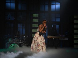 Rapper Kid Cudi Pakai Gaun, Penghormatan untuk Kurt Cobain