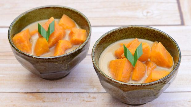 Indonesian Food, Kolak Ubi, Sweet Potato cooked with coconut milk, palm sugar and pandanus leaves. Popular dessert during Ramadan.