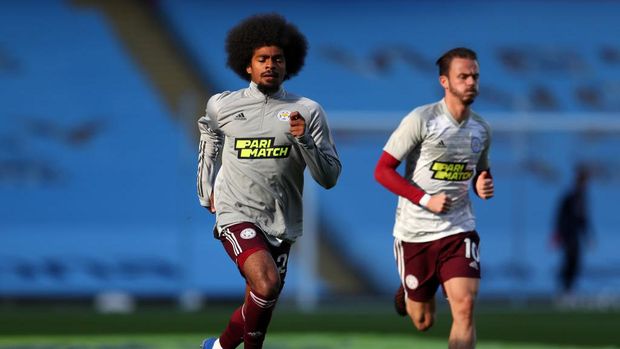 MANCHESTER, ENGLAND - SEPTEMBER 27: Hamza Choudhury and James Maddison of Leicester City warm up prior to the Premier League match between Manchester City and Leicester City at Etihad Stadium on September 27, 2020 in Manchester, England. Sporting stadiums around the UK remain under strict restrictions due to the Coronavirus Pandemic as Government social distancing laws prohibit fans inside venues resulting in games being played behind closed doors. (Photo by Catherine Ivill/Getty Images)