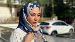 7 Gaya Hijab Liza Aditya, Dulu Penyanyi Seksi Kini Mantap Berhijab