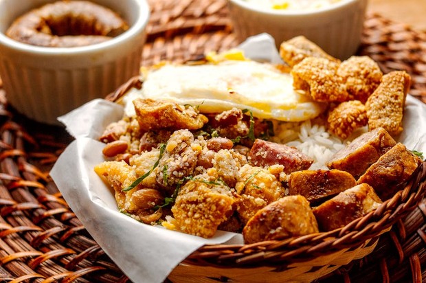 Makan besar/pexels.com Makan besar