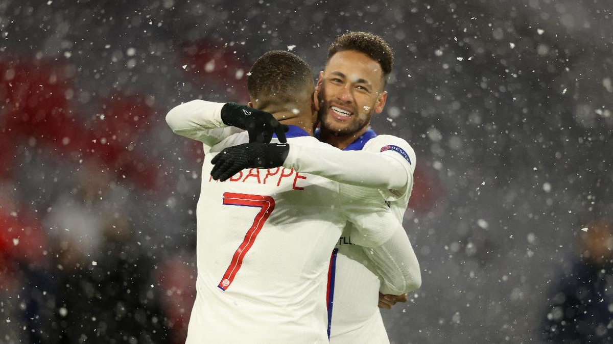 Neymar berutang budi kepada Kylian Mbappe di Paris Saint-Germain. (Foto: Getty Images/Alexander Hassenstein)