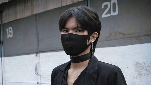 8 Potret Pria Tulungagung yang Viral Cosplay Low Budget Jadi Pemain Drakor