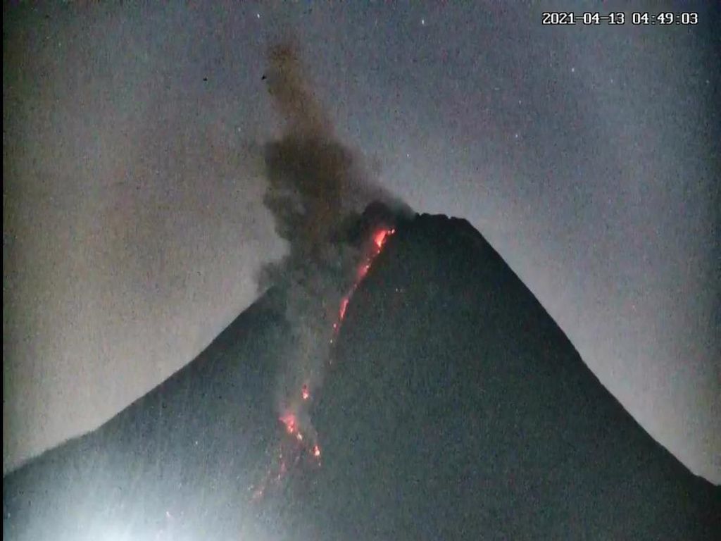Pagi Ini Gunung Merapi Muntahkan 3 Kali Awan Panas Pagi Ini Gunung Merapi Muntahkan 3 Kali Awan Panas