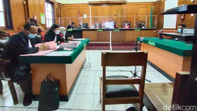 Terdakwa Penipuan Tambang Nikel Dituntut 2 Tahun 6 Bulan Penjara Terdakwa Penipuan Tambang Nikel Dituntut 2 Tahun 6 Bulan Penjara