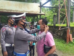 Patroli di Obyek Wisata, Polres Sumbawa Cek Prokes Pengunjung