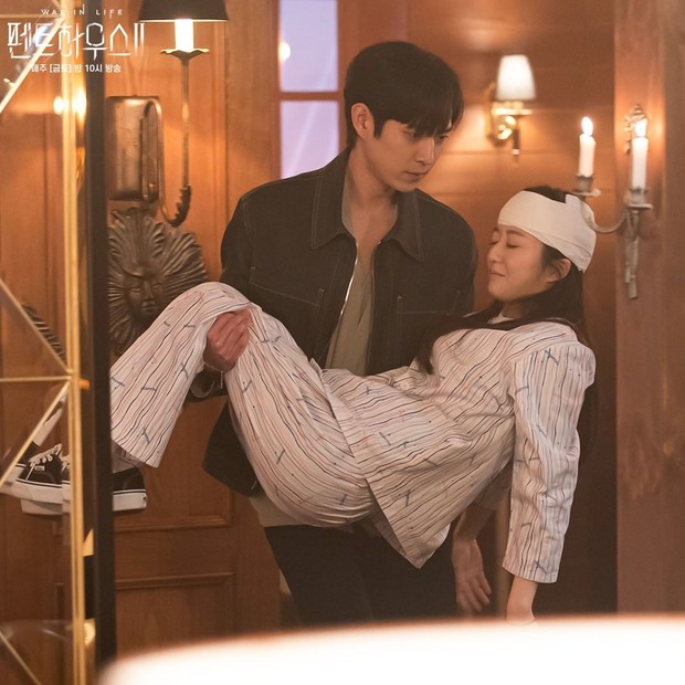 Potongan adegan tokoh Joo Seok Hoon dan Bae Ro Na dalam drama Penthouse