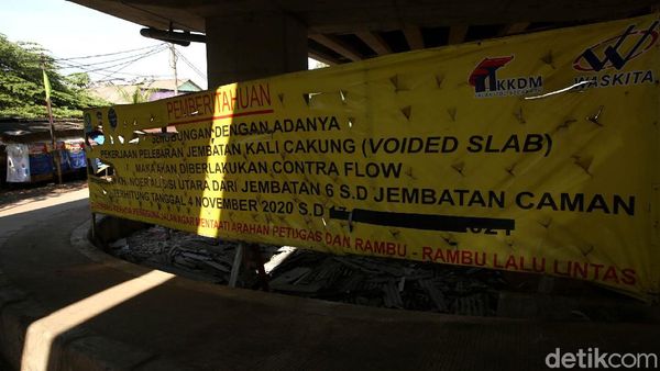 Foto Proyek Pelebaran Jembatan Kali Cakung yang Tak Kunjung Rampung